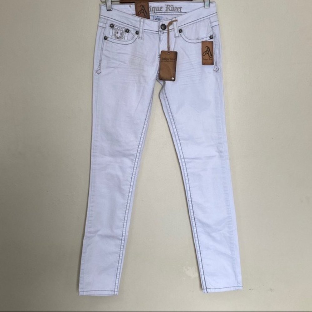 Antique Rivet Scarlette Skinny Frost White Stud 26